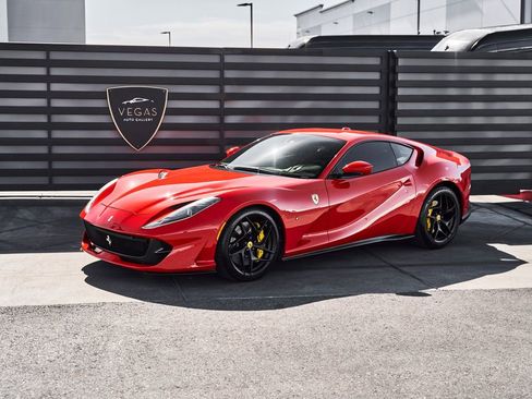 Used 2020 Ferrari 812 Superfast RWD image 5