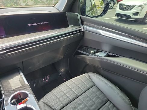Certified 2026 Cadillac Escalade ESV V w/ LPO, ONYX Package AWD/4WD image 20