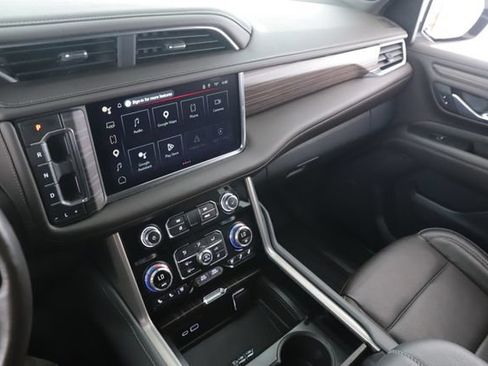 Used 2024 GMC Yukon Denali w/ Advanced Technology Package AWD/4WD image 29