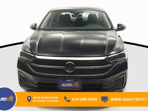 Used 2024 Volkswagen Jetta SE image 4
