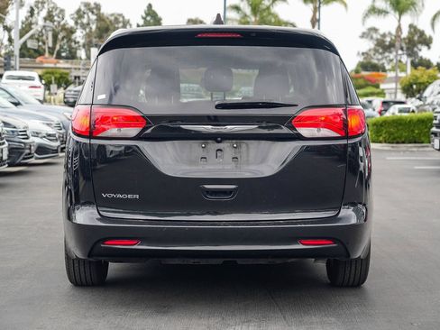 Used 2022 Chrysler Voyager LX FWD image 7
