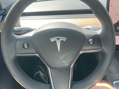 Used 2023 Tesla Model Y AWD image 21