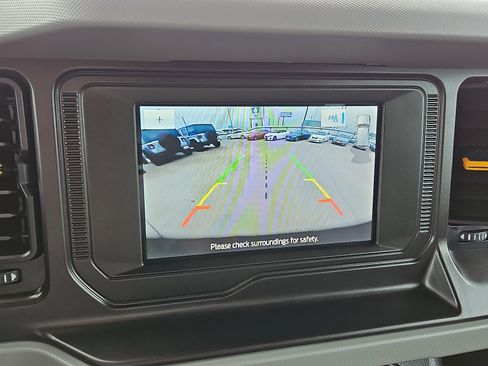 Used 2023 Ford Bronco Badlands image 15