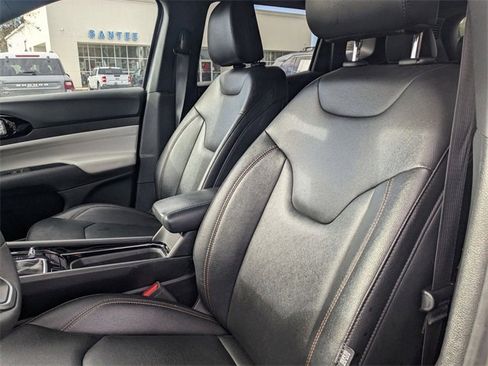 Used 2024 Jeep Compass Limited image 14