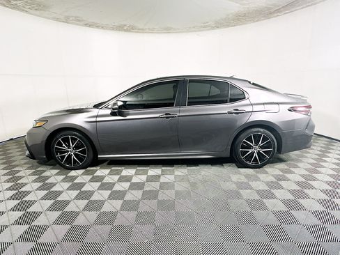 Used 2022 Toyota Camry SE w/ Convenience Package FWD image 6