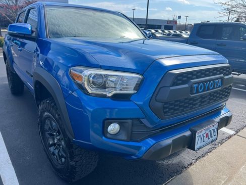 Used 2017 Toyota Tacoma TRD Off-Road image 9