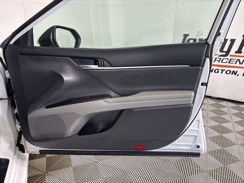 Used 2024 Toyota Camry SE image 26