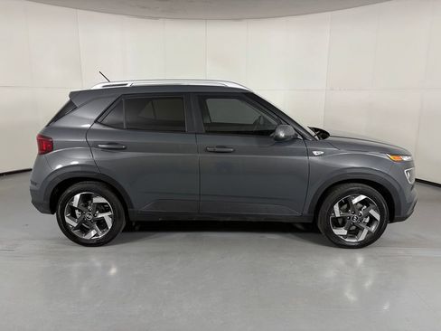 Used 2025 Hyundai Venue SEL FWD image 9