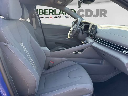 Used 2025 Hyundai Elantra Sport FWD image 17