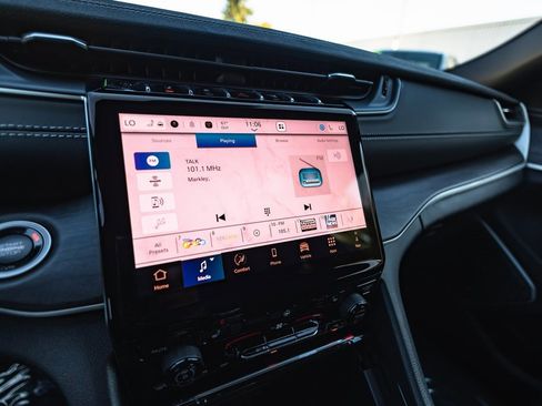 New 2025 Jeep Grand Cherokee Limited w/ Black Appearance Package image 13