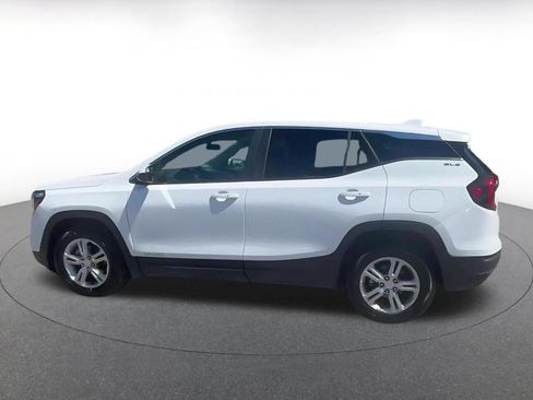 Used 2024 GMC Terrain SLE FWD image 9