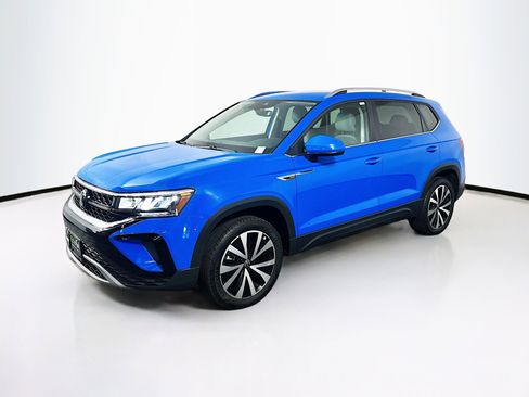 Used 2023 Volkswagen Taos SE image 3