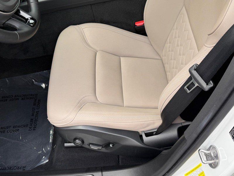 Used 2026 Volvo XC60 B5 Plus AWD/4WD image 18