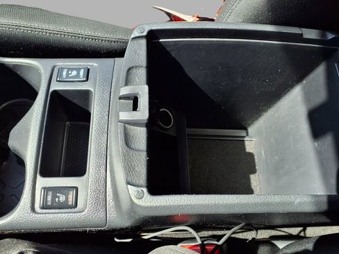 Used 2017 Nissan Rogue SV FWD image 12