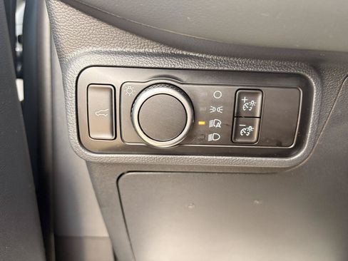 Used 2025 Ford Explorer Active AWD/4WD image 17