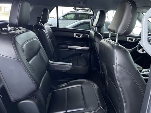 Used 2022 Ford Explorer XLT w/ Equipment Group 202A image 30