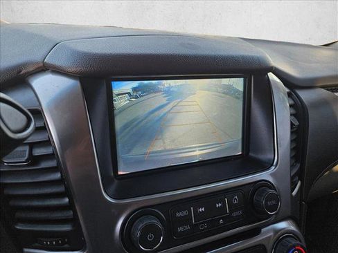 Used 2018 Chevrolet Suburban LT image 13