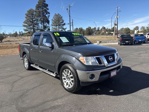 Used 2013 Nissan Frontier SL w/ Moonroof Pkg image 3