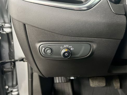 Used 2023 Chevrolet Equinox LS w/ LS Convenience Package image 17