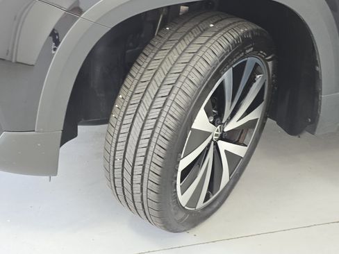Certified 2024 Volkswagen Taos SE FWD image 31