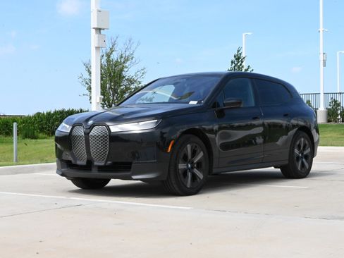 Used 2024 BMW iX xDrive50 w/ Premium Package AWD/4WD image 5