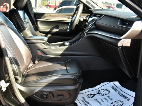 Used 2024 Jeep Grand Cherokee L Limited w/ Luxury Tech Group II image 59