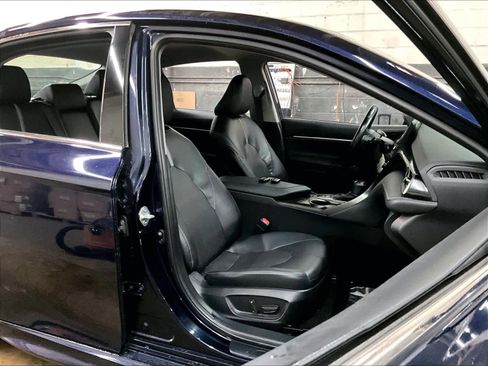 Used 2022 Toyota Camry XSE FWD image 10