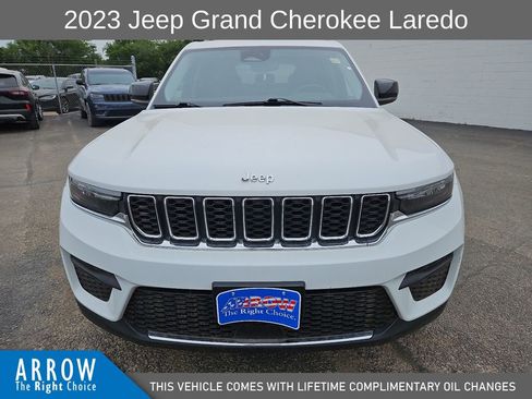 Used 2023 Jeep Grand Cherokee Laredo AWD/4WD image 3