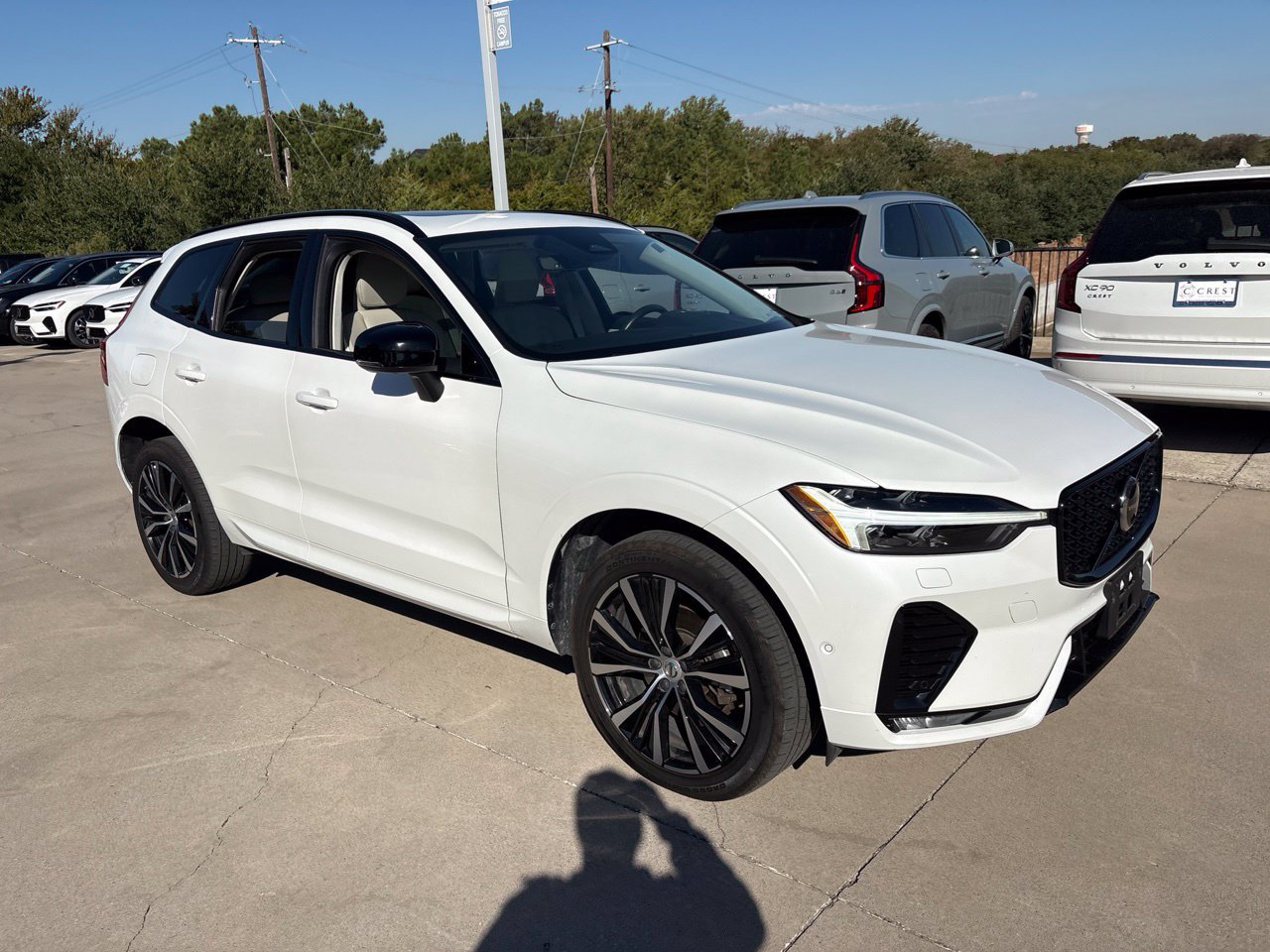 Used 2023 Volvo XC60 B5 Plus w/ Climate Package FWD image 3