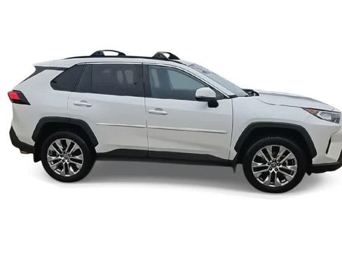 Used 2021 Toyota RAV4 XLE Premium FWD image 9