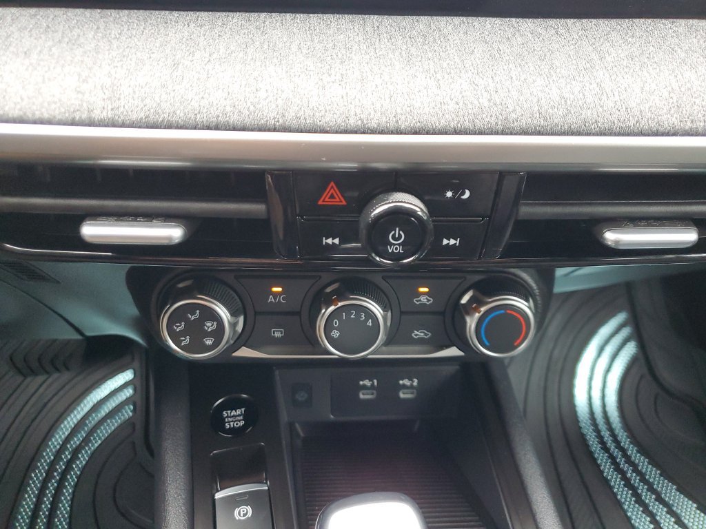 Used 2025 Nissan Kicks SV FWD image 22