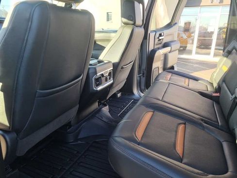Used 2021 GMC Sierra 1500 AT4 w/ Off-Road Performance Package image 23