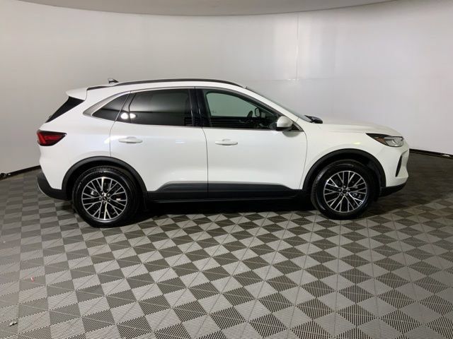Used 2025 Ford Escape SE FWD image 5