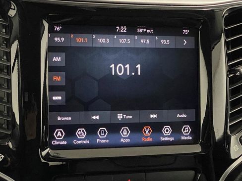 Used 2020 Jeep Cherokee Limited image 17