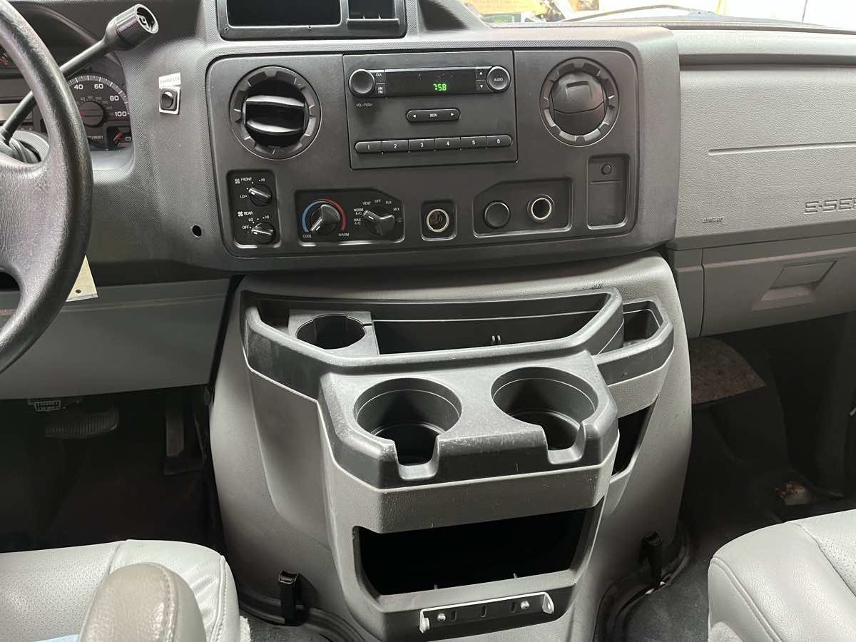 Used 2009 Ford E-350 and Econoline 350 Super Duty RWD image 11
