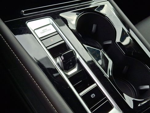 Used 2025 Volkswagen Atlas SE image 15