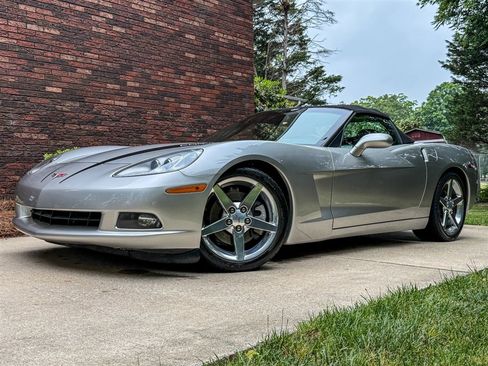 Used 2006 Chevrolet Corvette Convertible w/ Preferred Equipment Group RWD image 2