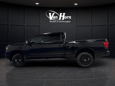 Used 2018 Nissan Titan SV w/ SV Convenience Package AWD/4WD image 12