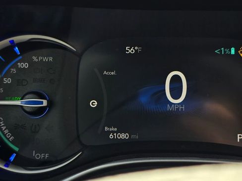 Used 2023 Chrysler Pacifica Touring-L FWD image 4