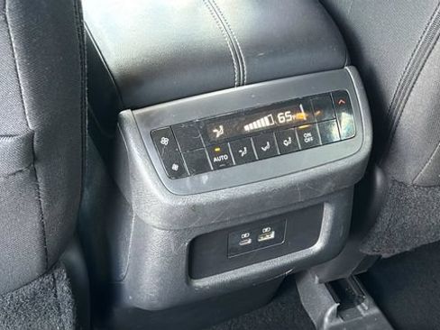 Used 2025 Nissan Pathfinder SV FWD image 20