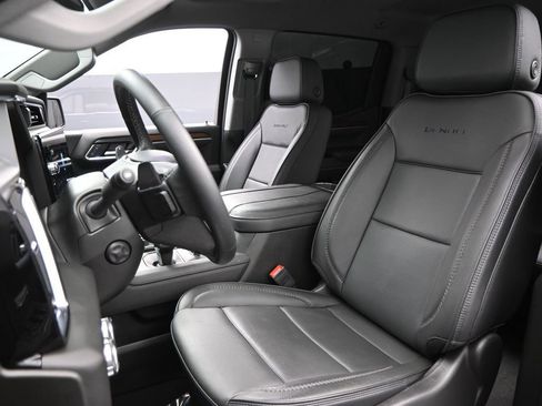Used 2025 GMC Sierra 1500 Denali image 8