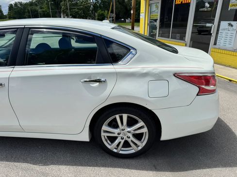 Used 2014 Nissan Altima 3.5 SL w/ Technology Package FWD image 5