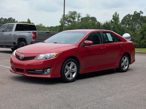 Used 2014 Toyota Camry SE FWD image 5