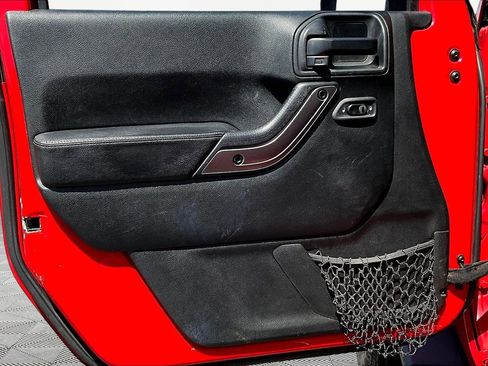 Used 2018 Jeep Wrangler Unlimited Sahara AWD/4WD image 19