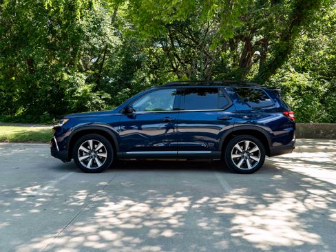 Used 2024 Honda Pilot Touring image 6