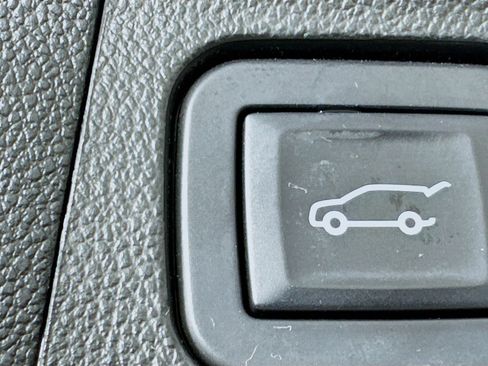 Used 2017 GMC Acadia SLT FWD image 32