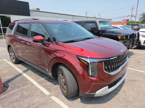 Used 2025 Kia Carnival EX FWD image 13