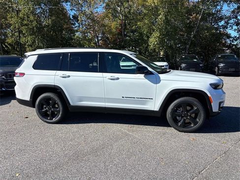 New 2025 Jeep Grand Cherokee L Altitude image 2