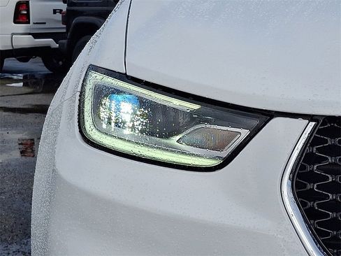 Certified 2024 Chrysler Pacifica Limited image 28