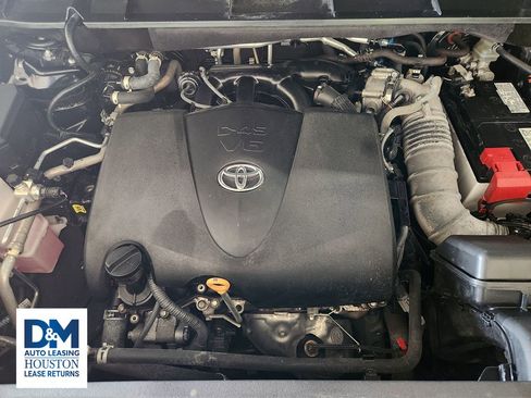 Used 2022 Toyota Highlander XLE FWD image 42